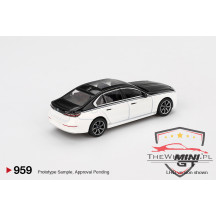 Mini GT BMW i7 xDrive60 Alpine White/Black Saphire